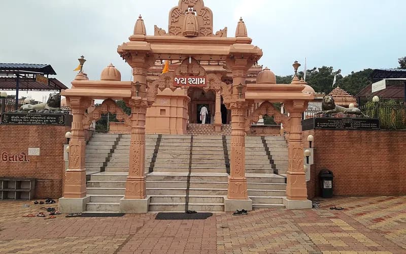 The carved entrance arch of the Tulsishyam temple